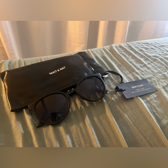 Matt & Nat unisex sunglasses - Picture 2 of 4